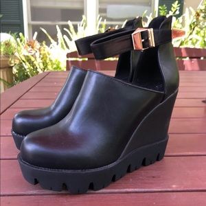 Adorable boot wedges